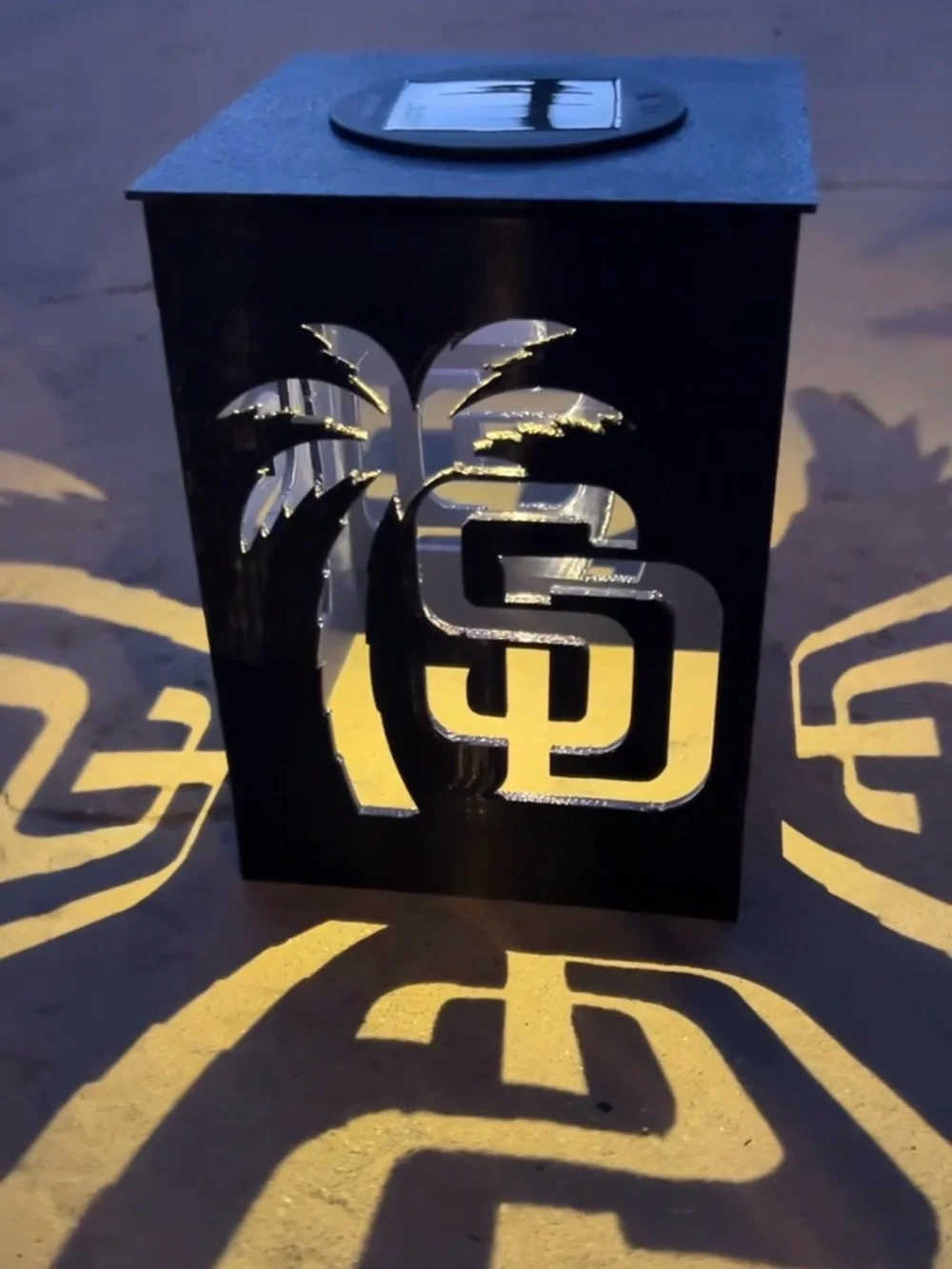 Custom SD Palm Lantern - Black Solar-Powered Home Accent